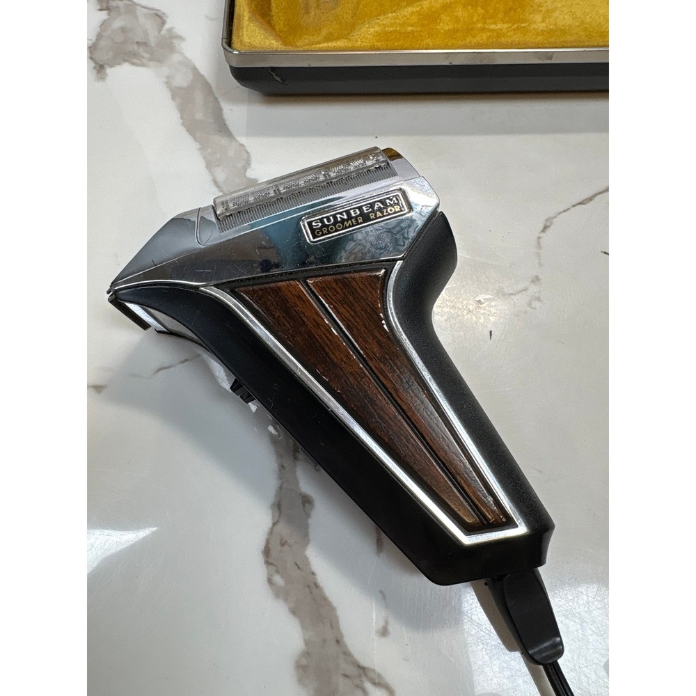 Vintage Sunbeam Shavemaster Groomer Razor 8000 Electric Shaver with Case